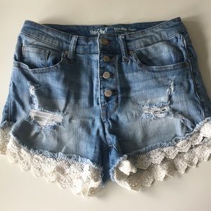 High-waisted Boho Lace Shorts